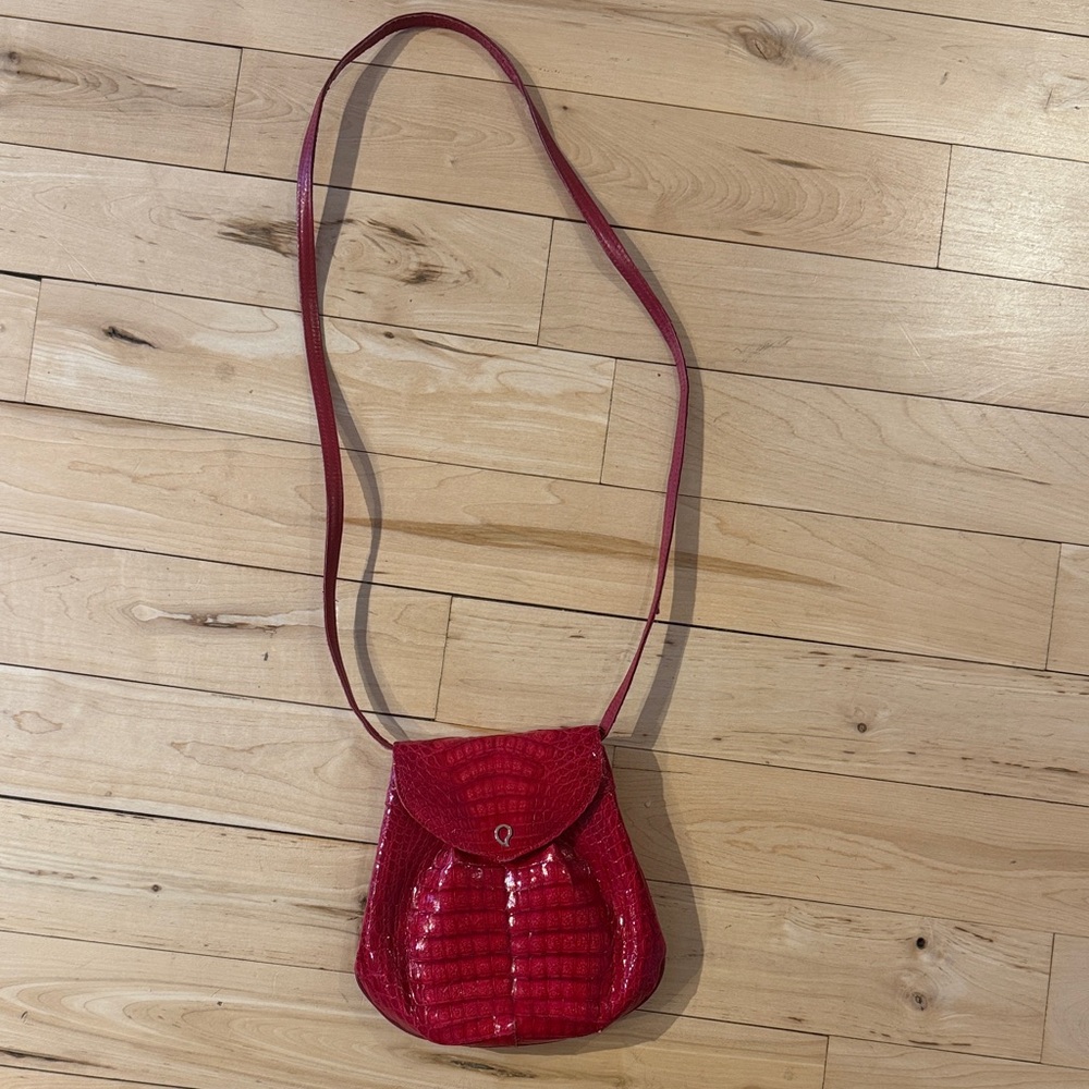 Paraponi Red Crocodile Pattern Shoulder Bag